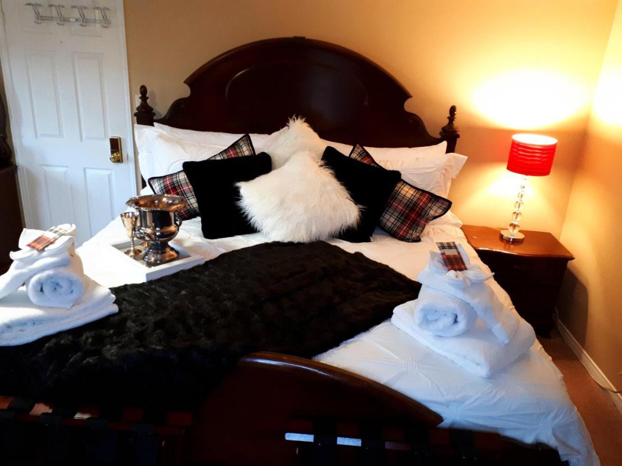 The Tartan House Bed & Breakfast Ajax Buitenkant foto