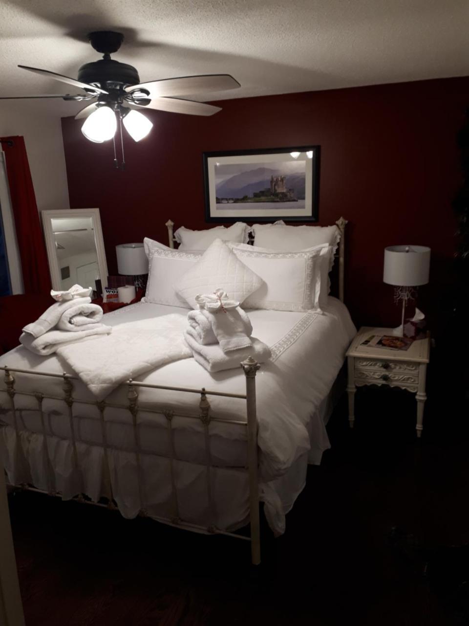 The Tartan House Bed & Breakfast Ajax Buitenkant foto